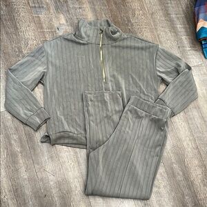 Elie Tahari Gray Cowl Neck Sweater and matching pants Set gray green size Large